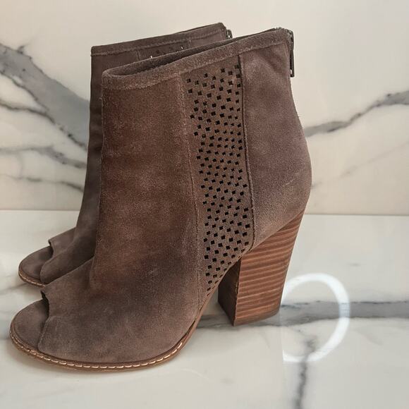 Gianni Bini | Women's Brown Leather Laser Cut Peep Toe Block Heel Boots Sz 7 - Picture 3 of 7